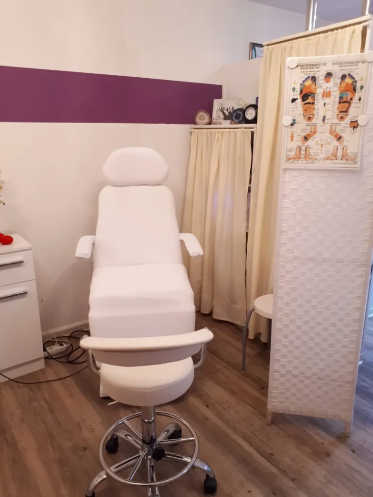 Behandlungsstuhl für Fußpflege und Kosmetik