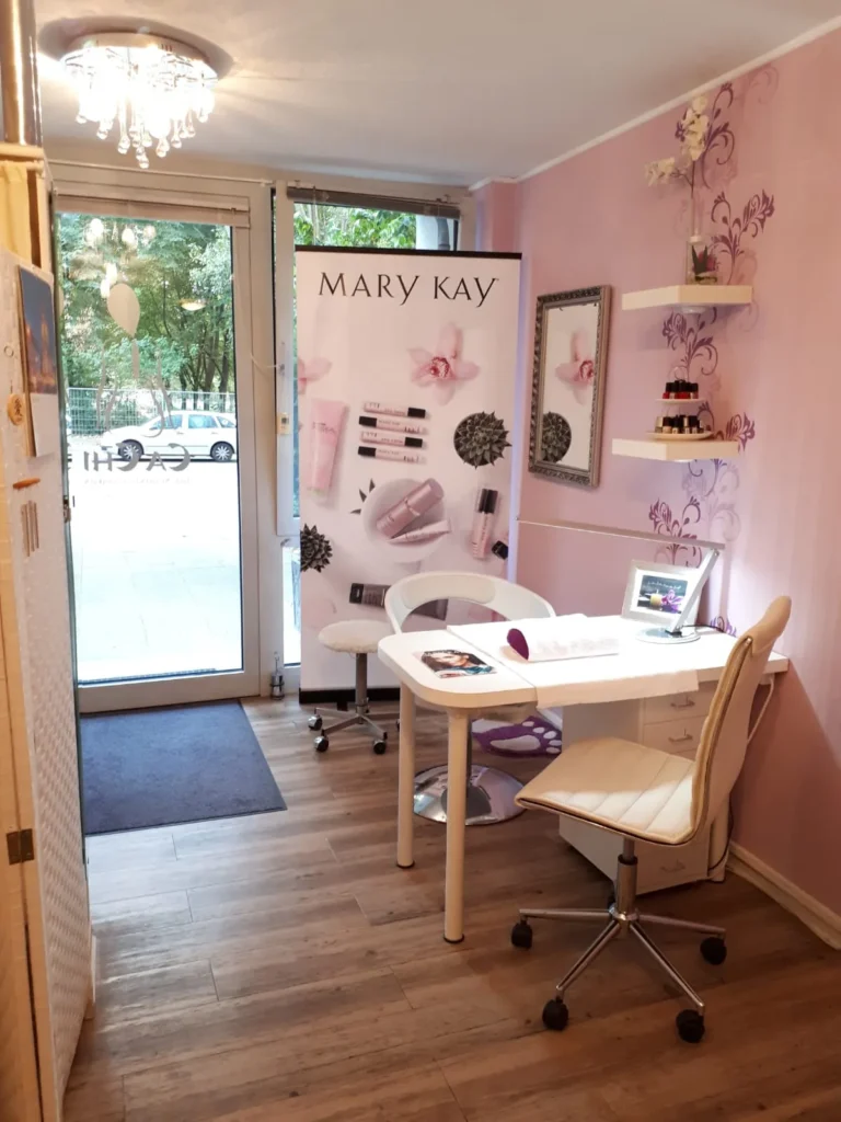 Maniküre-Platz am Eingang des Salons