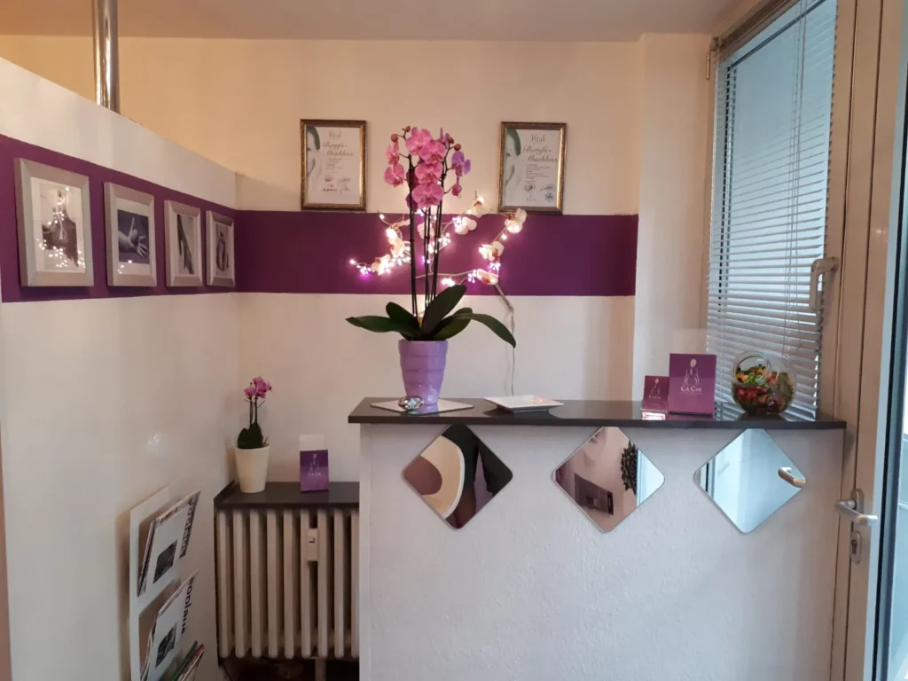 Empfangstresen mit Orchidee